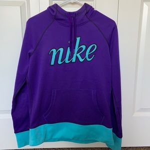 Small Nike pull over, therma-fit